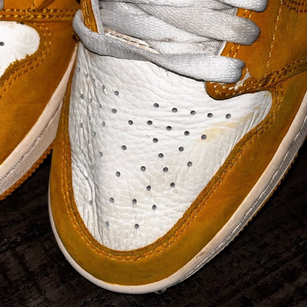 Youth Air Jordan 1 Retro High OG 'Yellow Ochre' sneakers SZ 6.5​ - Picture 7 of 15